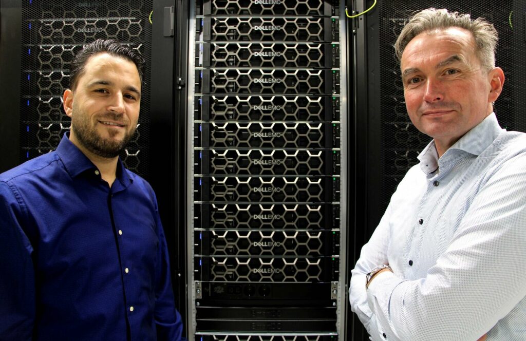 Richard Boogaard and Musti Aslan in front of a rack in Smartdc