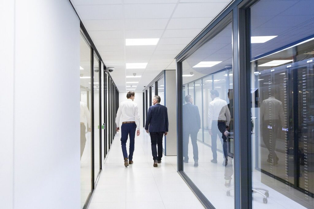 Jory and Richard walking through Smartdc Rotterdam Datacenter