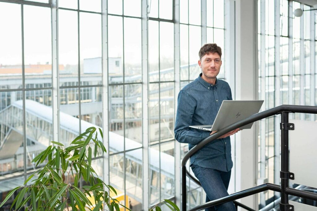 Ralf Brand bij de Van Nelle Fabriek in de buurt van Smartdc